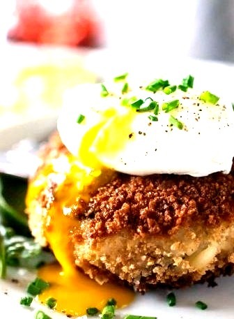 Cheesy Risotto Cakes with Poached Egg The Curvy Carrot